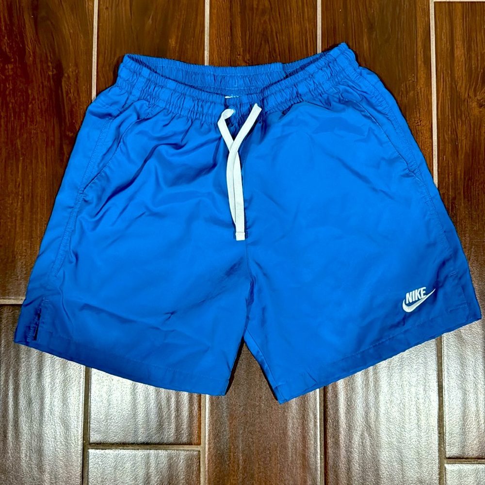 Men's XXL - Nike Sportswear Essentials Woven Flow Shorts Marina Blue